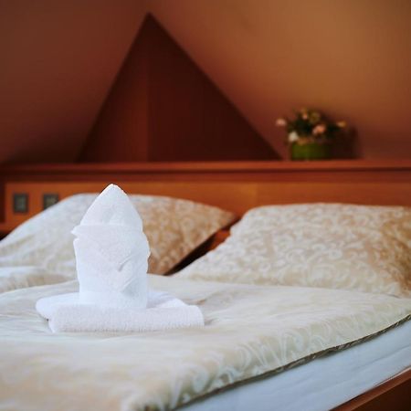 Hotel Heipark Tosovice Extérieur photo